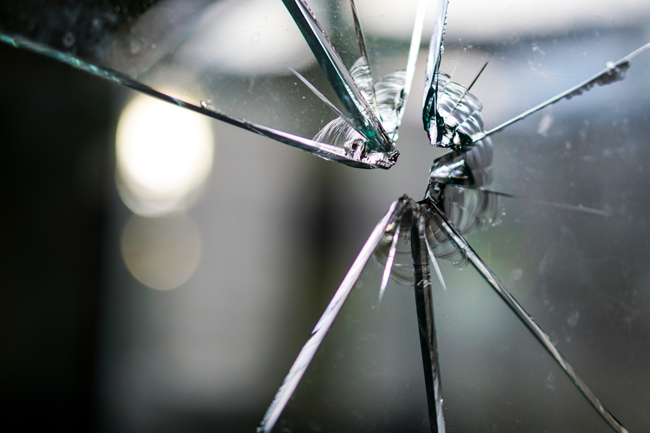 Commercial window glass repair and replacement services in Toronto for businesses and offices.