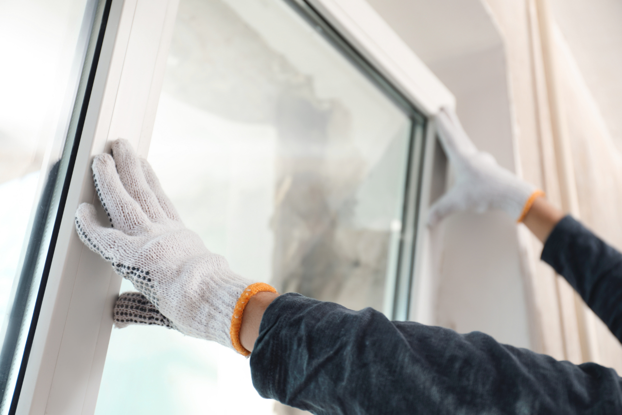 Residential window glass repair and replacement services in Toronto for homes and apartments